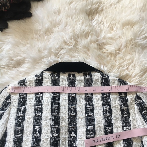 Chanel 04A black white lace lining jacket 40 - Picture 7 of 12